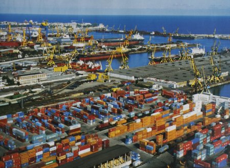 Reuters scrie ca cerealele din Ucraina au ajutat portul Constanta sa ajunga la volume record, in 2023