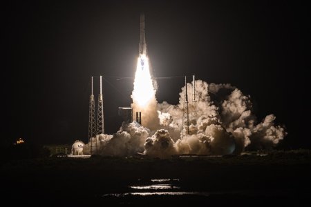 Reuters: Debutul rachetei Vulcan aduce o mult asteptata concurenta pentru dominatia SpaceX