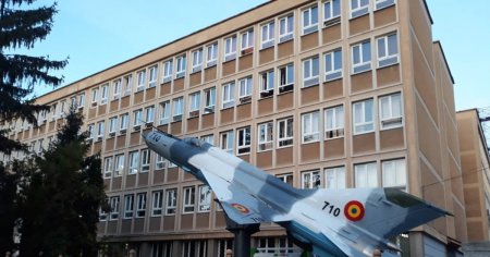 Elev prabusit de la etajul patru al Colegiului Militar <span style='background:#EDF514'>MIHAI VITEAZUL</span> din Alba Iulia. A fost resuscitat, este in stare grava