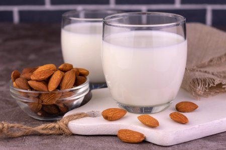 Lapte de migdale – cum se face laptele de migdale si ce beneficii are