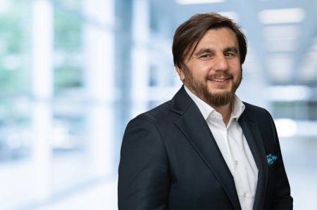 Bogdan Vaduva, fost partener in cadrul KPMG Romania, a fost recrutat de eMag in pozitia de Group Chief Financial Officer