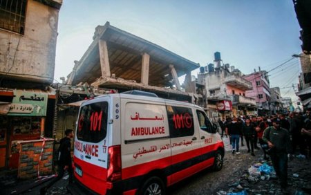 Sase persoane, inclusiv patru salvatori, ucise intr-un atac vizand o ambulanta in Fasia Gaza, acuza Semi<span style='background:#EDF514'>LUNA ROSIE</span>