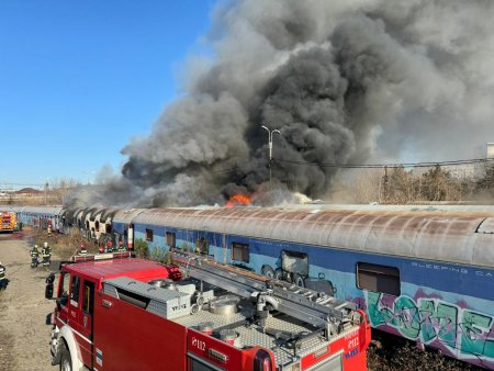 Ultima ora: Incendiu la doua vagoane in zona de triaj dintre Gara Basarab si <span style='background:#EDF514'>PODUL GRANT</span>