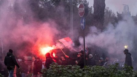 Incidente grave dupa derby-ul Romei! Un suporter a fost injunghiat
