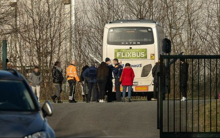 Un autocar care venea din Franta a fost evacuat de politisti aproape de Bruxelles din cauza suspiciunilor unui atac terorist
