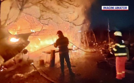 Incendiu violent la o cabana din Mehedinti. Mobilizare de forte la fata locului