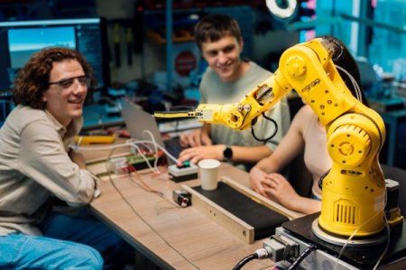Science: MEET competition between 20 robotics teams