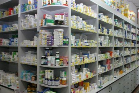 Liberalizare pusa in stand-by; Ministerul Sanatatii reglementeaza strict autorizarea farmaciilor