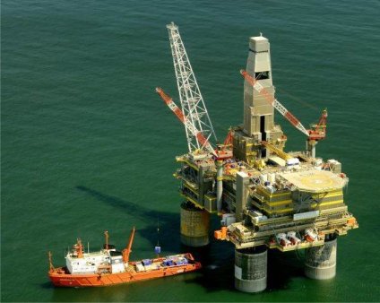 Reuters: Preturile petrolului au urcat cu circa 1%
