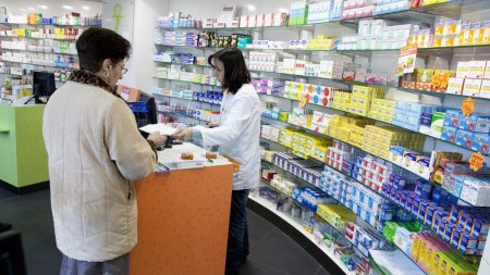Criza de fiole in farmacii, in timp ce in ultima saptamana s-au inregistrat 73.000 de cazuri de <span style='background:#EDF514'>VIROZA</span> si gripa