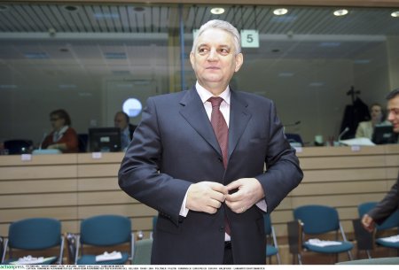 Sfidare. Numit in conducerea Romsilva, Ilie Sarbu nu e doar socrul consilierului lui Ciolacu. E ministrul care a nasit vanzarea padurilor Romaniei catre <span style='background:#EDF514'>SCHWEIGHOFER</span>!