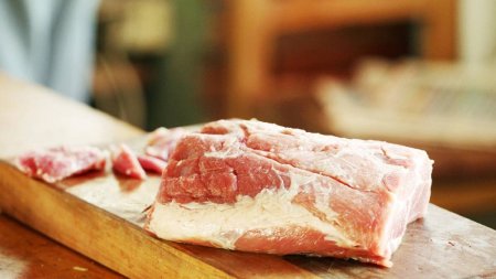 Scumpire masiva a carnii de porc in Romania, la inceput de an. Avem cele mai mari preturi dintre toate statele europene