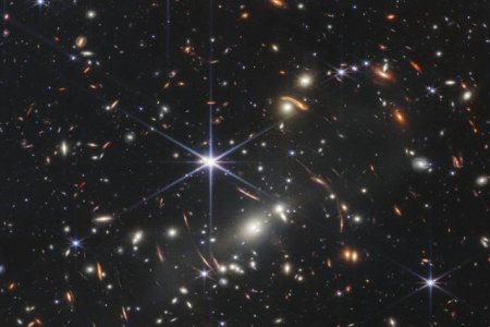 Un inel urias de galaxii pune la indoiala un principiu privind <span style='background:#EDF514'>COSMO</span>sul