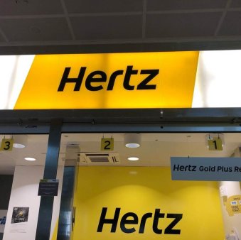 Reuters: 'Gigantul de inchiriere Hertz renunta la vehicule electrice, pentru masini cu benzina'