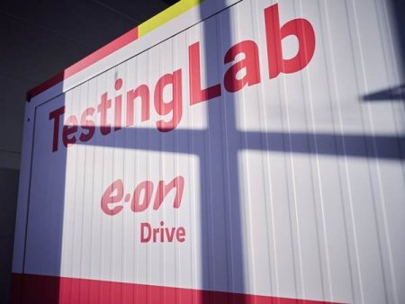 <span style='background:#EDF514'>E.ON</span> deschide cel mai mare centru de testare si inovare pentru electromobilitate