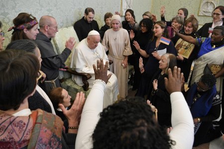 Papa Francisc, nevoit sa isi intrerupa discursul din cauza unei „bronsite usoare” | VIDEO