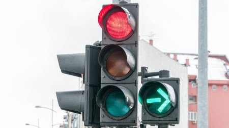 Amenda usturatoare pentru cei care nu respecta semaforul verde intermitent. Regula pe care toti soferii trebuie sa o cunoasca