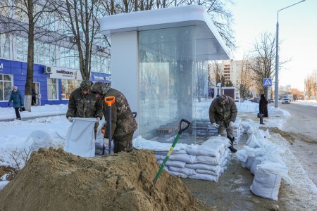 Orasul Belgorod din Rusia construieste bariere cu saci de nisip si ziduri de beton, in statiile de autobuz, impotriva atacurilor ucrainene | VIDEO
