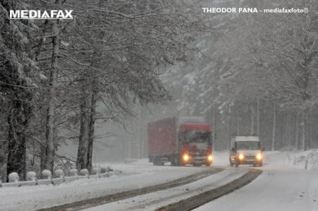 Circulatie in conditii de iarna pe mai multe drumuri din tara. Restrictii pe DN 2