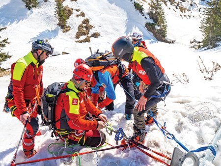 Zeci de turisti au avut nevoie de ajutor pe munte in ultimele 24 de ore