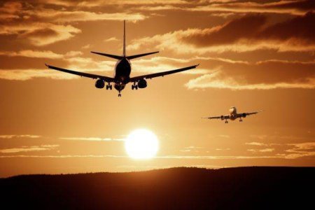 Mass-media: 'Companiile aeriene americane anuleaza peste 2.000 de zboruri'