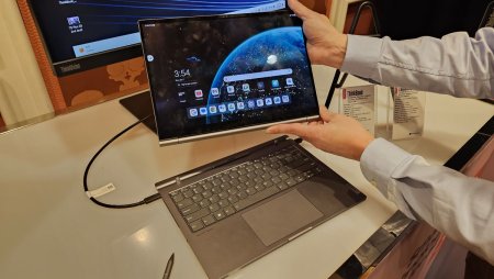 Lenovo prezinta primul laptop ce functioneaza pe Android si <span style='background:#EDF514'>WINDOW</span>s simultan