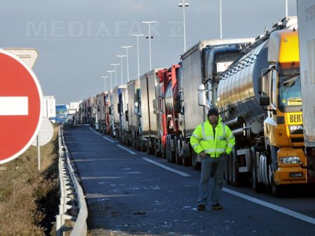 Traficul rutier, blocat la intrarea in Lugoj din cauza protestelor fermierilor si transportatorilor