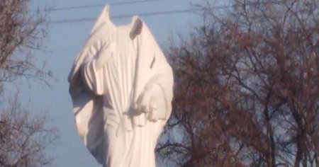 Romanul care a vandalizat statuia Fecioarei Maria din orasul maghiar Dunavecse a fost arestat