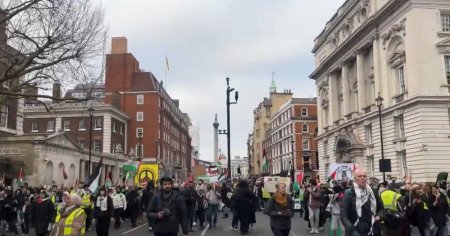 Mii de protestatari pro-Palestina pe strazile Londrei cer incetarea focului in Gaza. Politia a facut <span style='background:#EDF514'>ARESTARI</span>