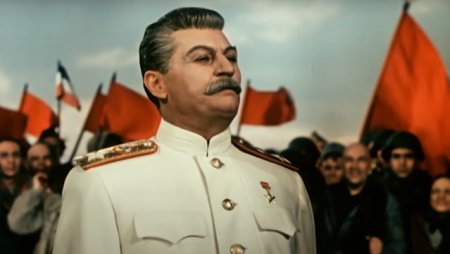 O femeie din Georgia, acuzata ca a stropit cu vopsea o icoana cu Stalin, a provocat un protest