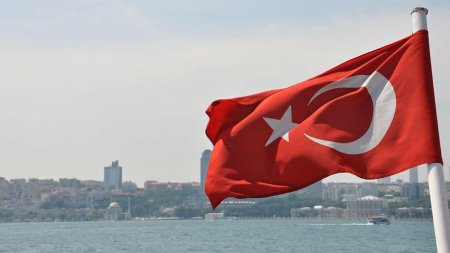Turcii au distrus 25 de obiective ale kurzilor din Siria si Irak