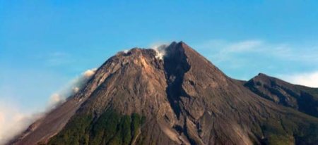 Reuters: 'Vulcanul Marapi din Indonezia a erupt din nou, la o luna dupa un alt incident soldat cu victime'