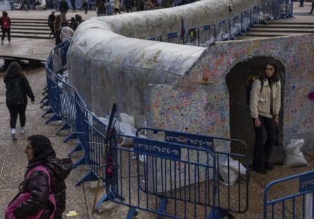 Tunelurile Hamas din Gaza, recreate in Israel pentru a marca 100 de zile de razboi