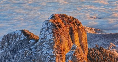 Enigmaticele fenomene care se produc pe Ceahlau: Marea alpina, Spectrul Brocken si <span style='background:#EDF514'>PIRAMIDA</span> holografica FOTO