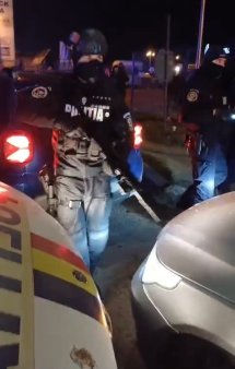 Europol reactioneaza, dupa ce un politist a indreptat arma catre o masina la protestul transportatorilor