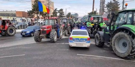 Vama Siret, blocata! Fermierii si transportatorii: Ne vrem tara inapoi. Cerealele din Ucraina ne sufoca. VIDEO