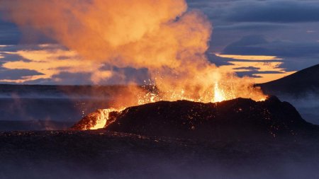 Islanda afectata de eruptia unui vulcan din sud-vestul peninsulei