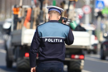 Un politist din Busteni s-a rasturnat cu masina personala, dar n-a anuntat accidentul. Ancheta interna la IPJ Prahova
