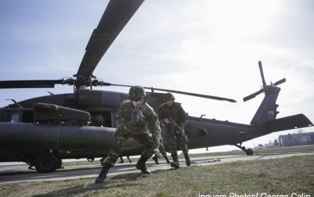 Exercitiu major al NATO in estul Europei . 20.000 de militari britanici au fost desfasurati in mai multe tari