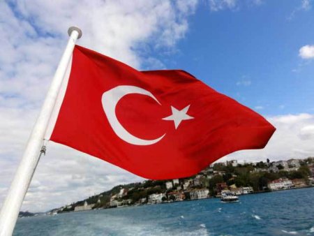18 persoane, retinute in Turcia pentru ca au laudat terorismul