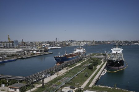 Porturile Constanta si Galati pot deveni platforme importante de hub si tranzit la Marea Neagra