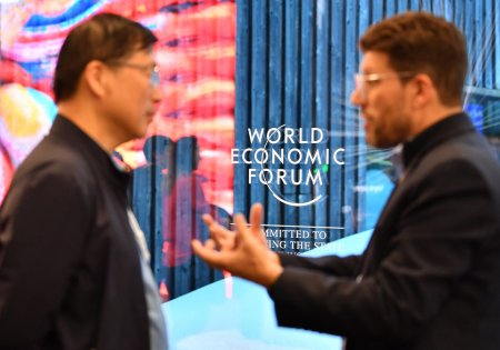 Forumul Economic de la Davos: Economia globala va incetini in 2024, disensiunile geopolitice sporesc incertitudinea. Rolul inteligentei artificiale