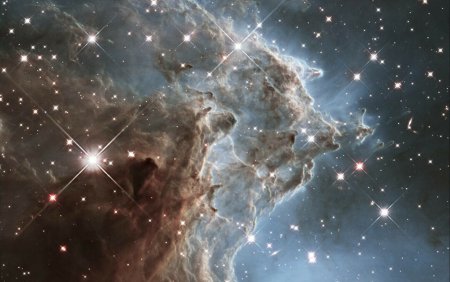 La ce s-a uitat te<span style='background:#EDF514'>LESCO</span>pul Hubble de ziua ta. Introdu ziua si luna si vei vedea imagini care iti iau rasuflarea