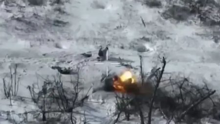 Cautam acest erou. A salvat un obiectiv strategic. Rusii au difuzat o filmare cu un soldat care atrage si evita o drona-kamikaze ucraineana | VIDEO