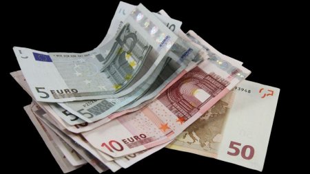 Un barbat din Suceava si-a recuperat borseta cu 4.000 de euro, inainte sa realizeze ca a pierdut-o. A fost la un pas de lesin: 