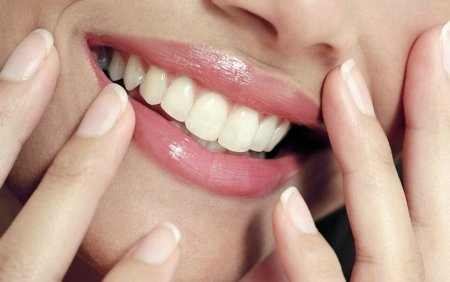Pierderea dintilor din zonele laterale implica rapid si pierderea osului de sustinere. De ce este necesara aditia de os