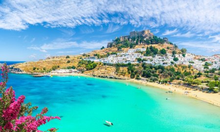 Turistii romani nu vor fi foarte afectati de introducerea taxei de rezilienta climatica in Grecia