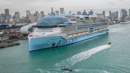 Icon of the Seas, cea mai mare nava de croaziera din lume are opt cartiere la bord