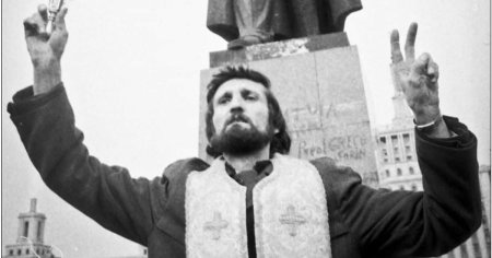 Povestea preotului care a facut <span style='background:#EDF514'>GREVA FOAMEI</span> cerand demolarea statuii lui Lenin: dupa Revolutie, a cerut azil politic in Occident