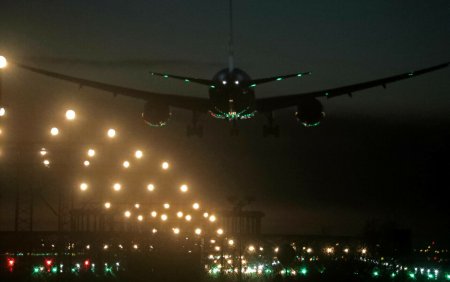 Nou incident aviatic pe un aeroport din Japonia. Doua avioane s-au acrosat pe pista